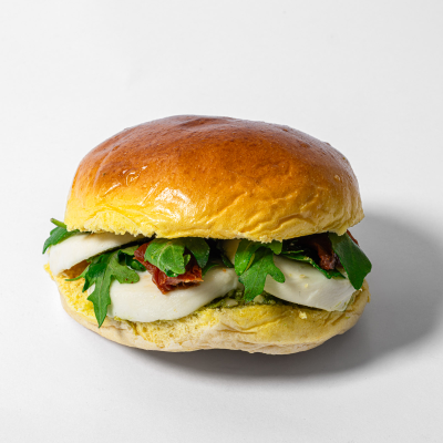 Brioche de Pesto y Mozzarella